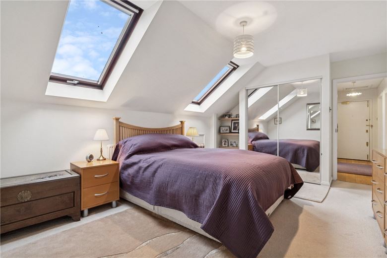 2 bedroom flat, Roma Court, St. James's Drive SW12 - Available