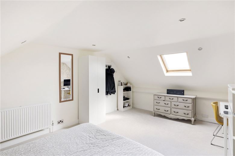 3 bedroom flat, Mayford Road, London SW12 - Sold