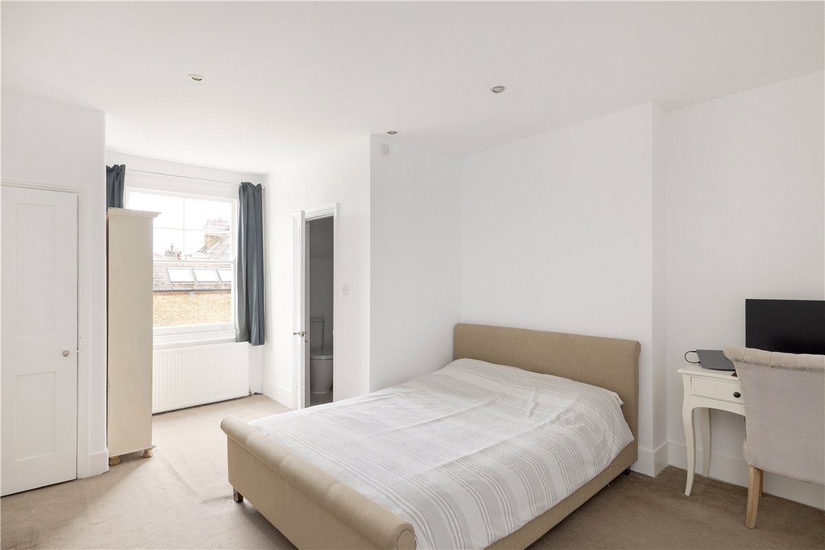 3 bedroom flat, Mayford Road, London SW12 - Sold