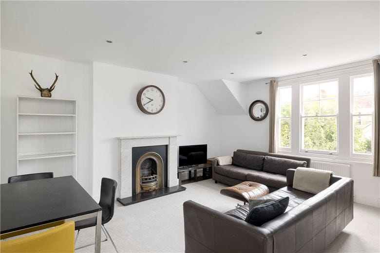 3 bedroom flat, Mayford Road, London SW12 - Sold STC