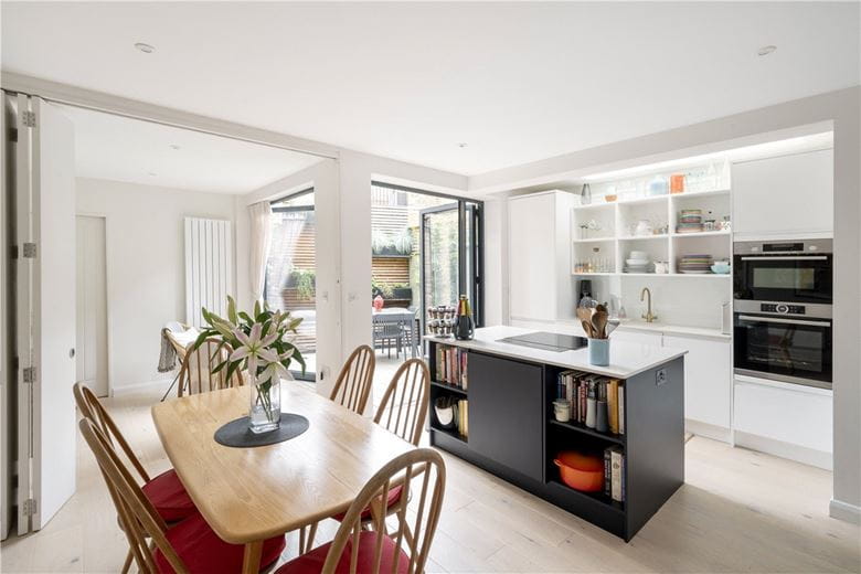 2 bedroom house, Nottingham Road, London SW17 - Sold
