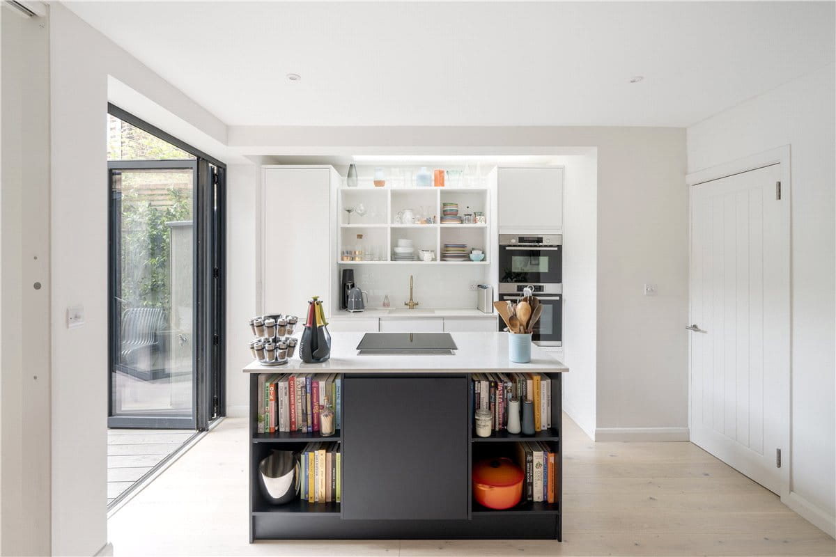 2 bedroom house, Nottingham Road, London SW17 - Sold