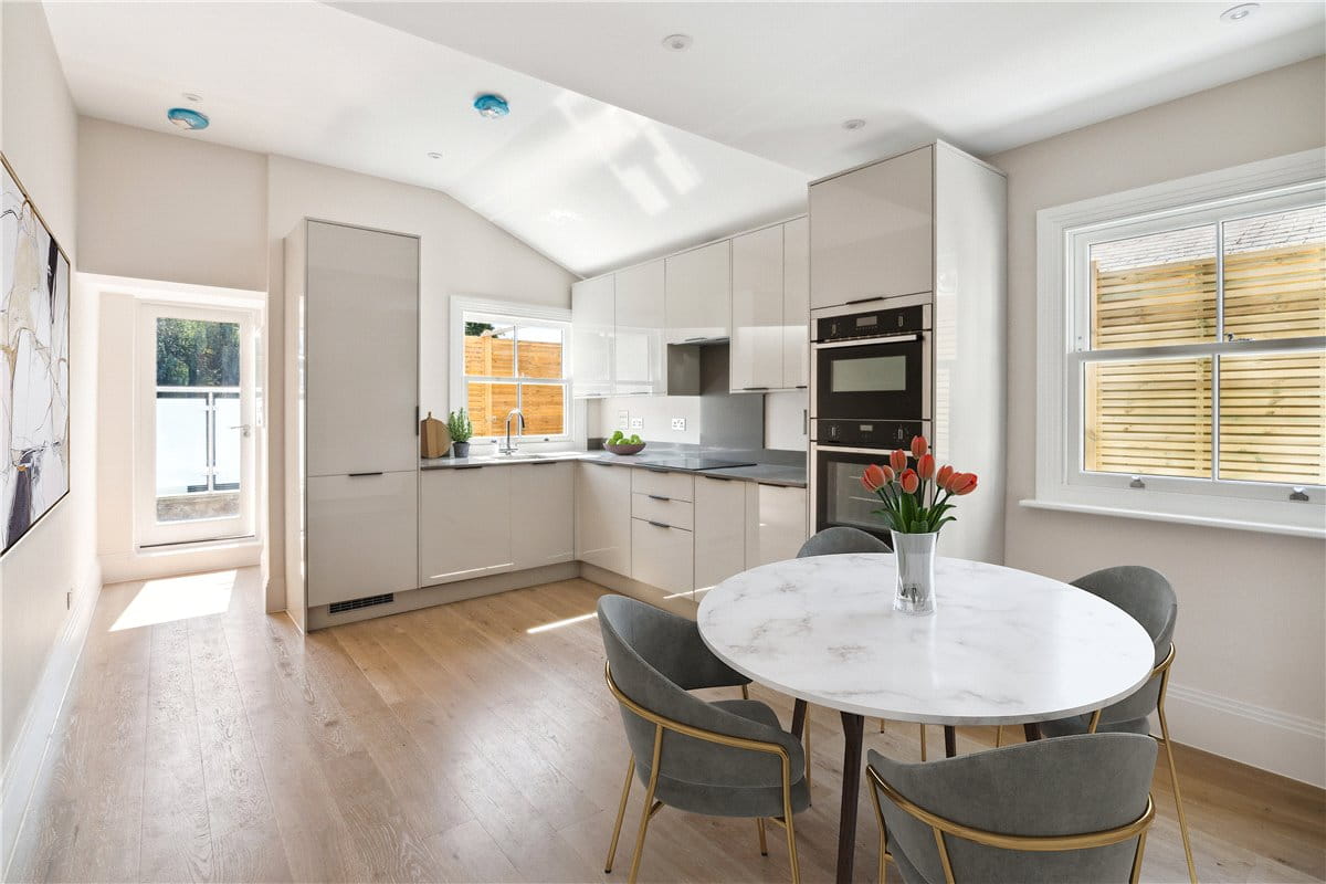 3 bedroom flat, Bellevue Road, London SW17 - Sold