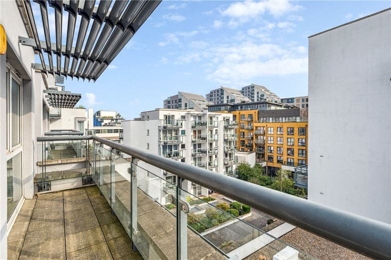 2 bedroom flat, Point Pleasant, London SW18 - Available