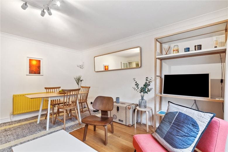 2 bedroom flat, St. James's Drive, London SW12 - Sold STC