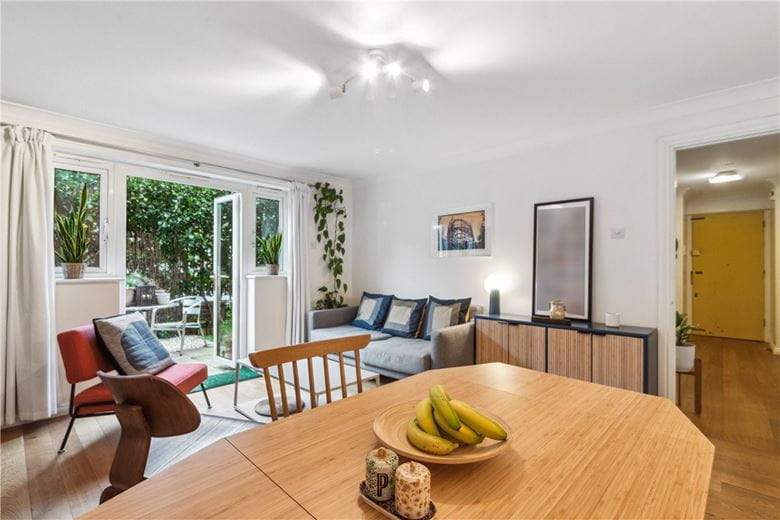 2 bedroom flat, St. James's Drive, London SW12 - Sold STC