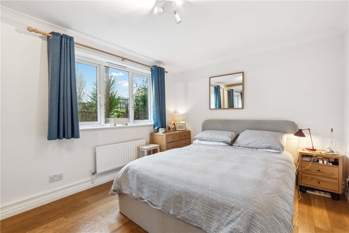 2 bedroom flat, St. James's Drive, London SW12 - Sold STC