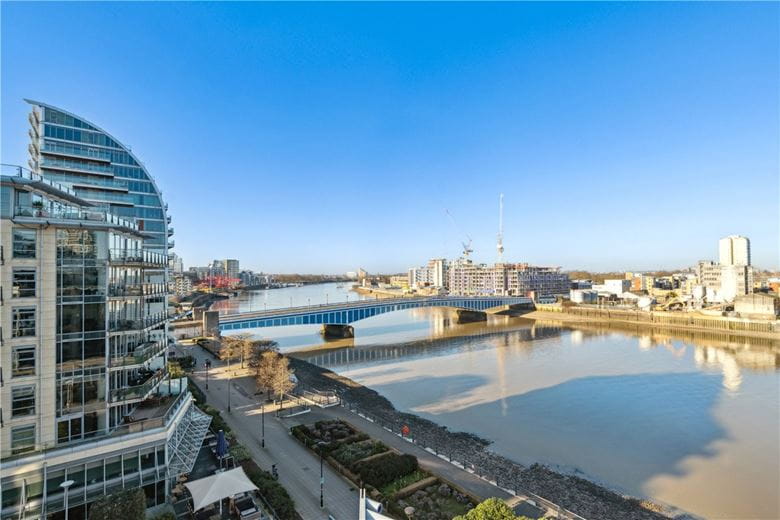 3 bedroom flat, Juniper Drive, London SW18 - Available