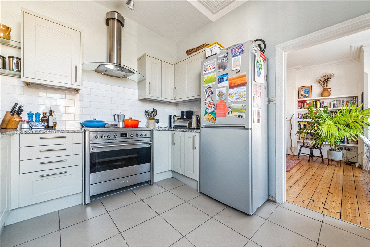 2 bedroom flat, Mayford Road, London SW12 - Sold
