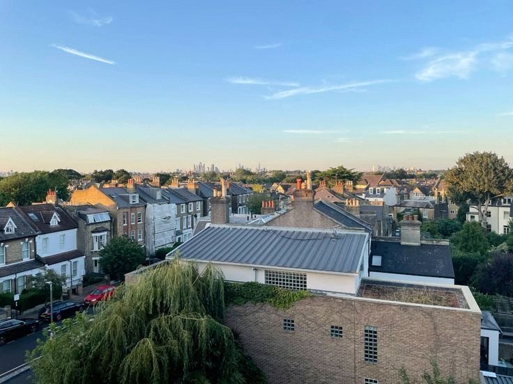 2 bedroom flat, Trinity Road, London SW17 - Available