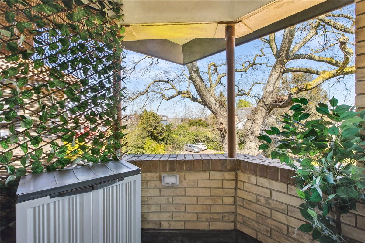 1 bedroom flat, Bedford Hill, London SW12 - Sold STC