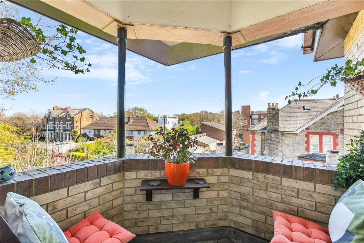 1 bedroom flat, Bedford Hill, London SW12 - Sold STC