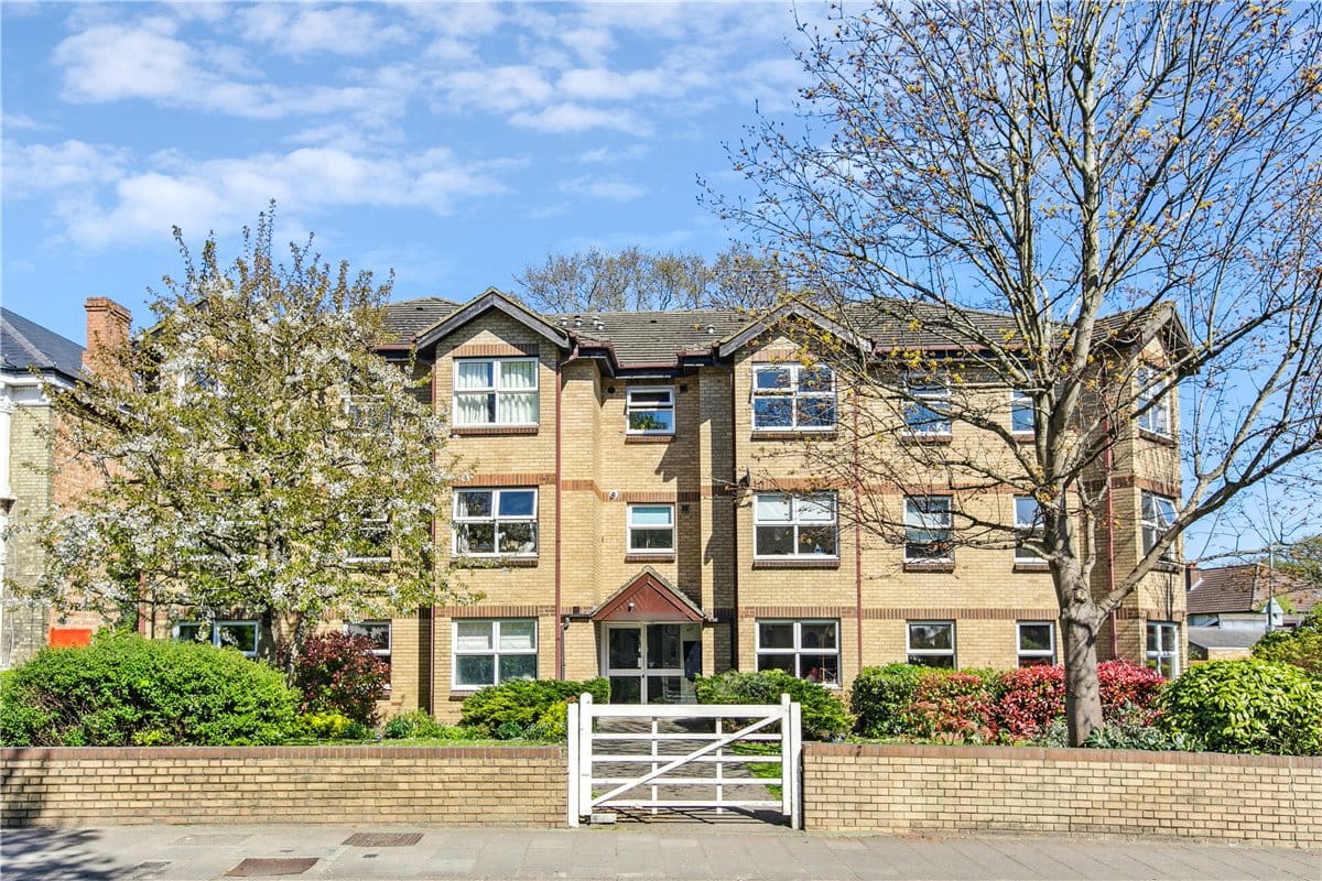 1 bedroom flat, Bedford Hill, London SW12 - Sold STC