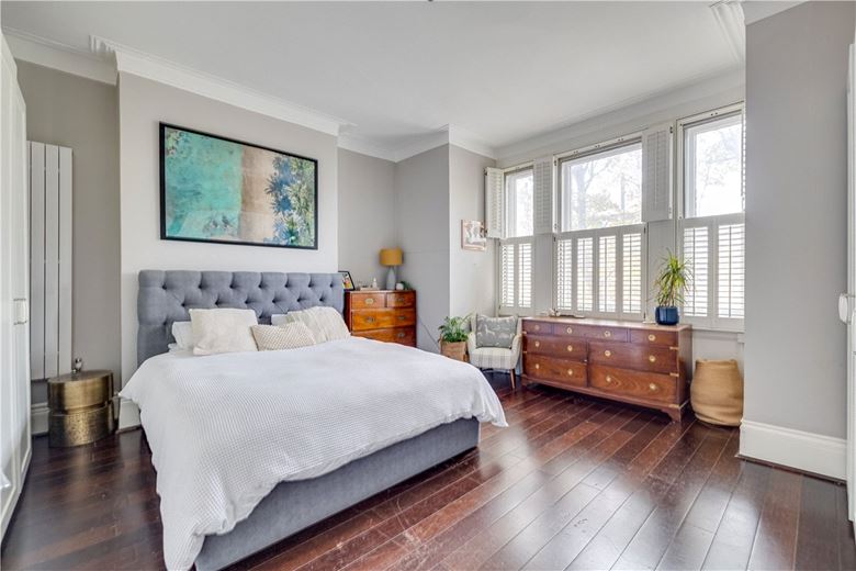 2 bedroom flat, North Side Wandsworth Common, London SW18 - Available