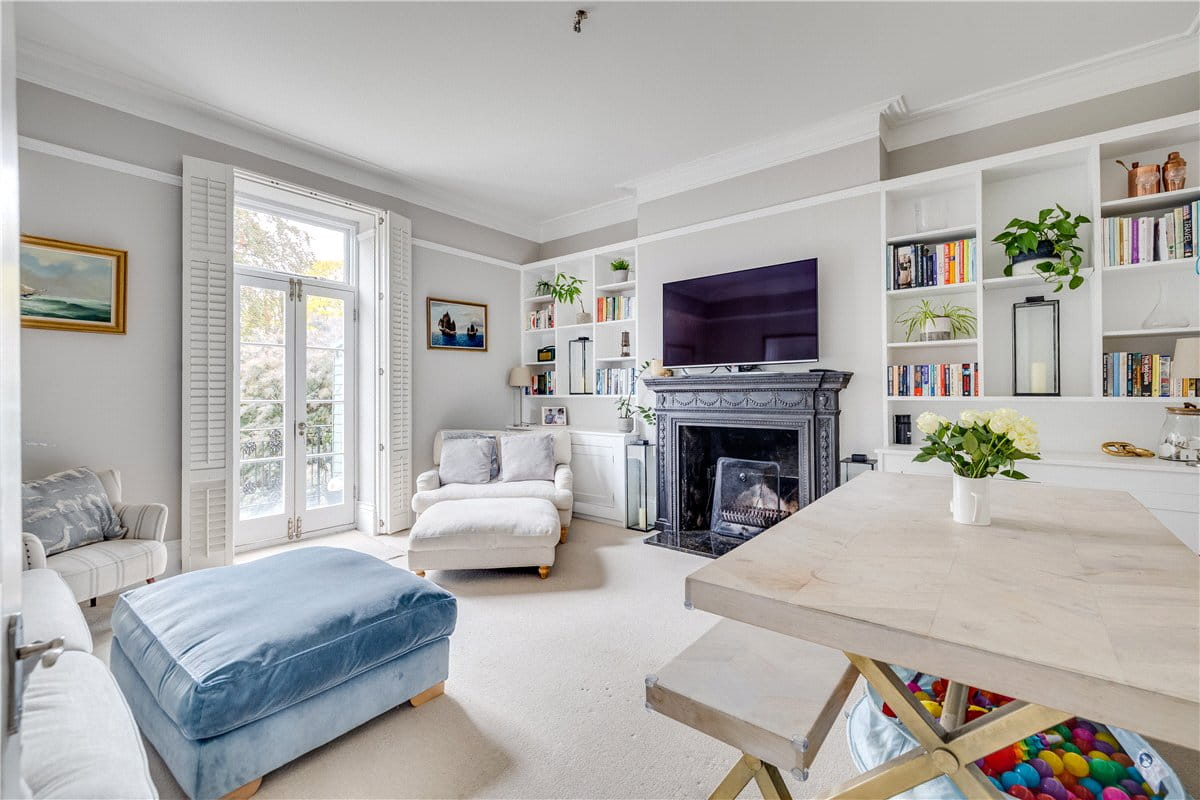 2 bedroom flat, North Side  Wandsworth Common, London SW18 - Sold STC