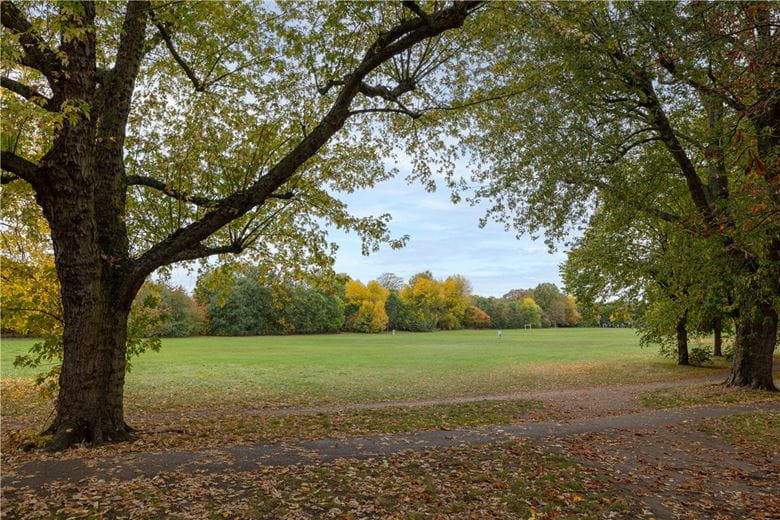 2 bedroom flat, Nightingale Lane, London SW12 - Available