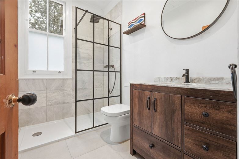 2 bedroom maisonette, Nevis Road, London SW17 - Available