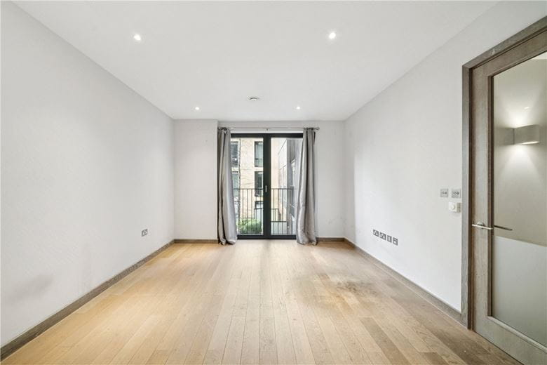  bedroom flat, Chivers Passage, London SW18 - Available