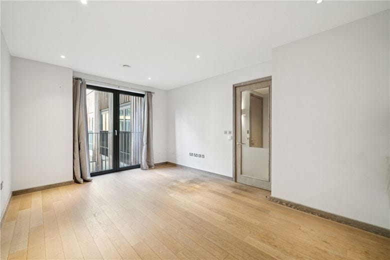  bedroom flat, Chivers Passage, London SW18 - Available