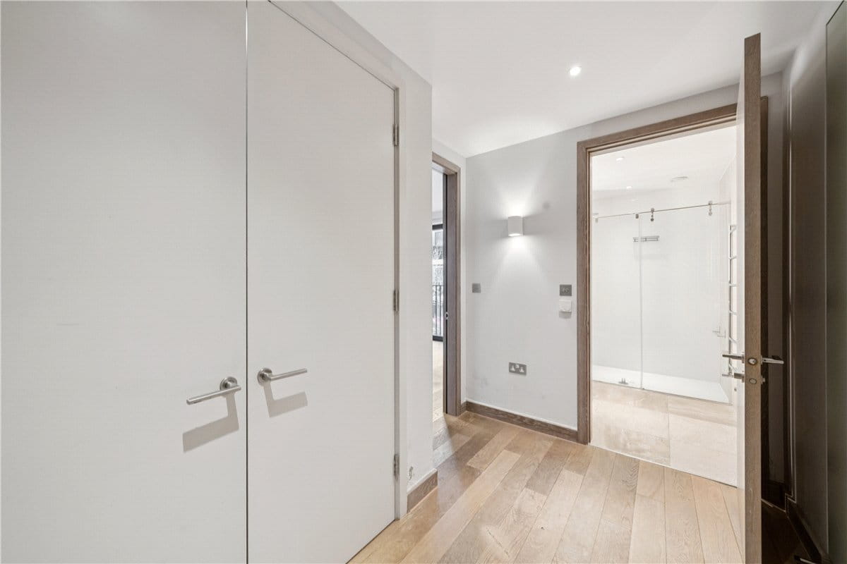  bedroom flat, Chivers Passage, London SW18 - Available