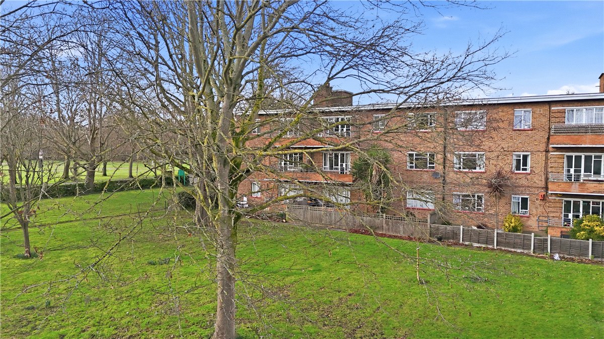 4 bedroom flat, Bolingbroke Grove, London SW11 - Available