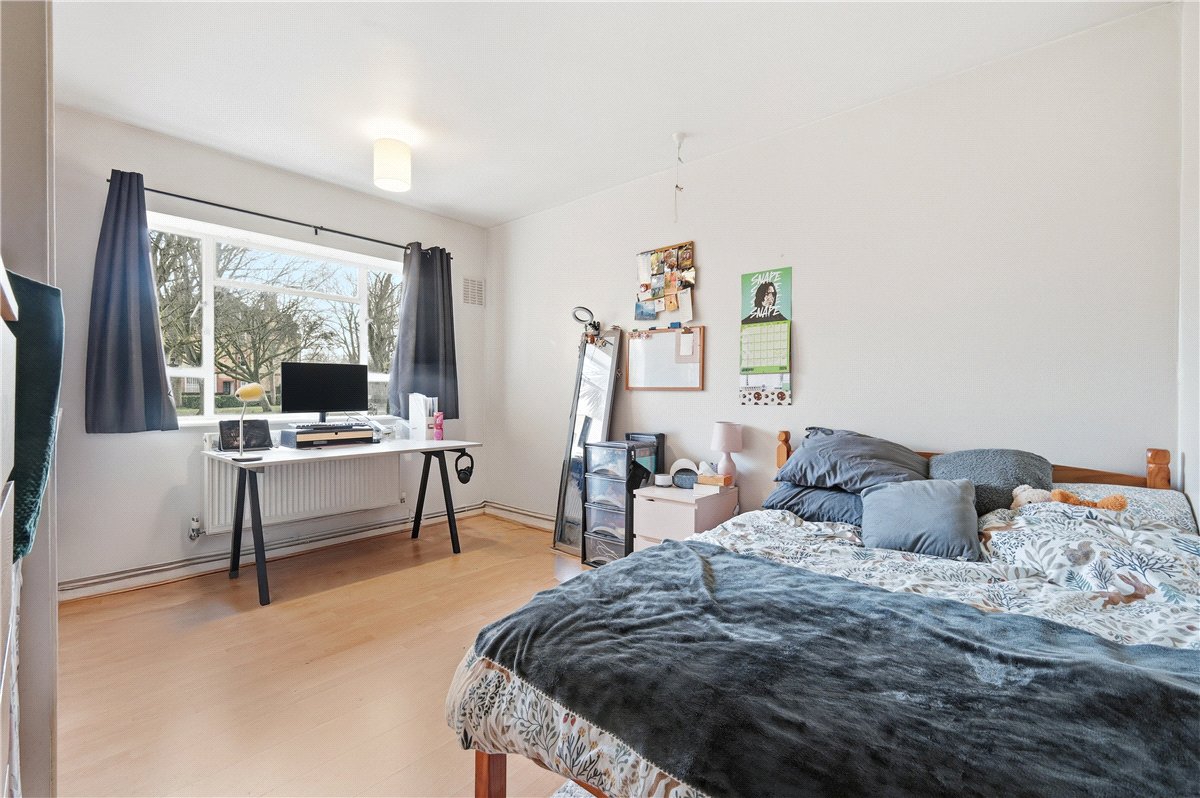 4 bedroom flat, Bolingbroke Grove, London SW11 - Available