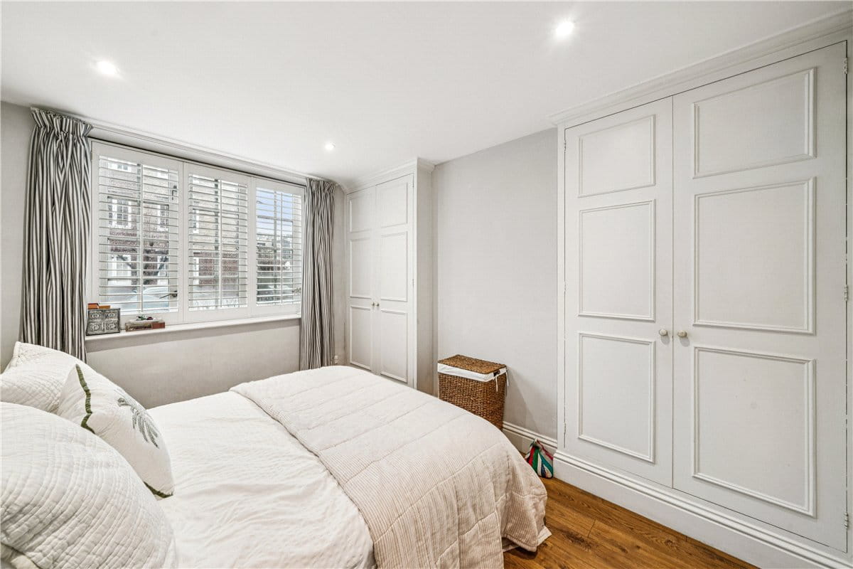 2 bedroom flat, Frogmore, London SW18 - Available