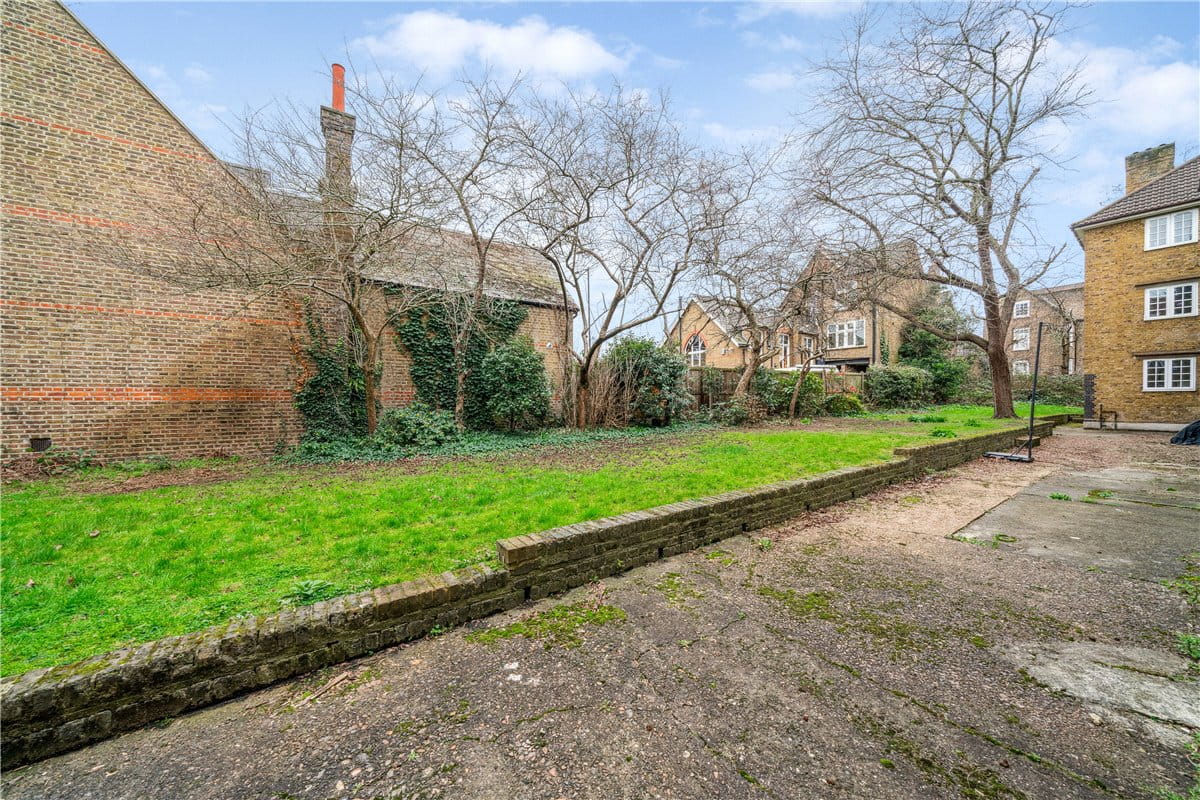 2 bedroom flat, Frogmore, London SW18 - Available