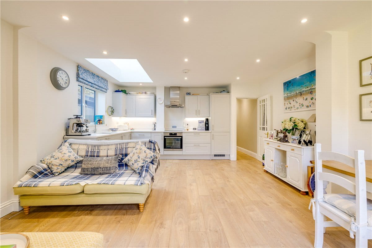 2 bedroom maisonette, Birdhurst Road, London SW18 - Available