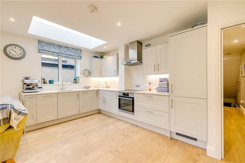 2 bedroom maisonette, Birdhurst Road, London SW18 - Available