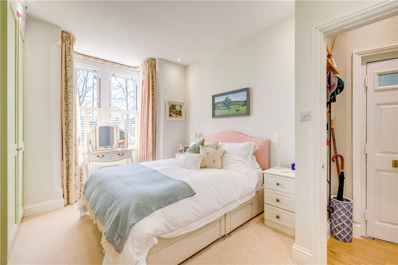 2 bedroom maisonette, Birdhurst Road, London SW18 - Available