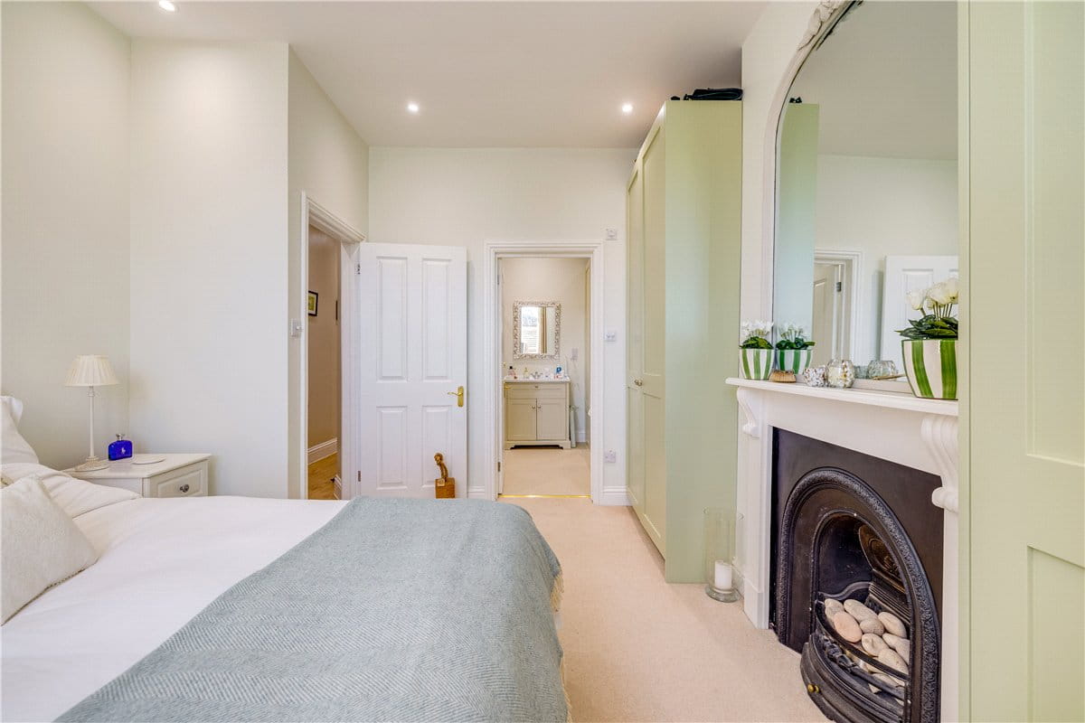 2 bedroom maisonette, Birdhurst Road, London SW18 - Available
