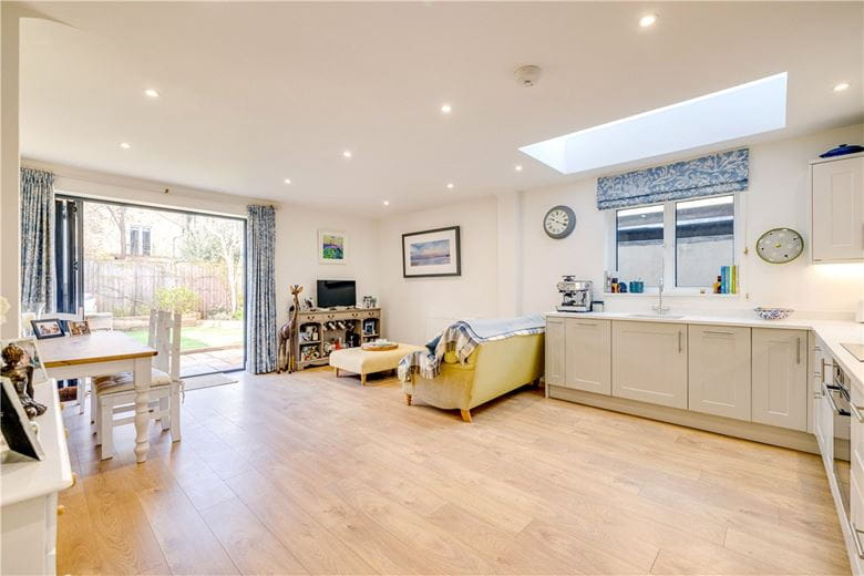 2 bedroom maisonette, Birdhurst Road, London SW18 - Available