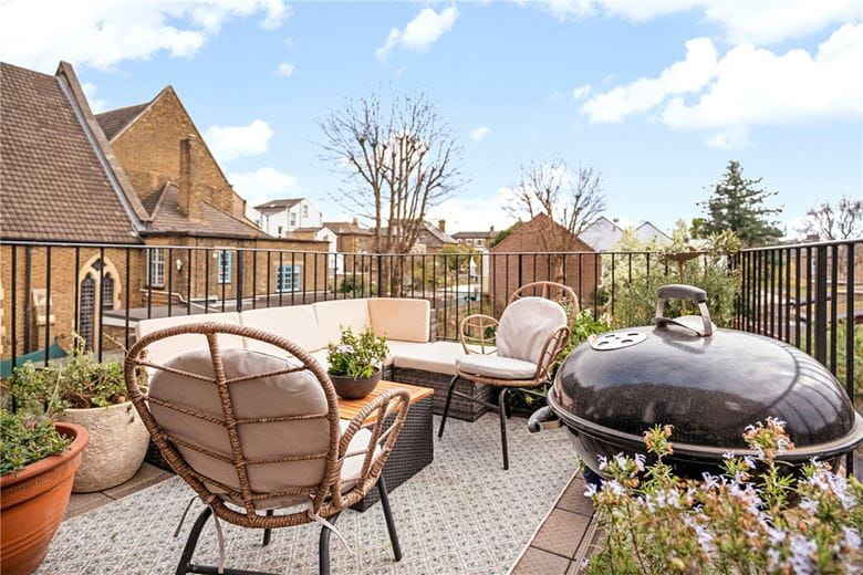 2 bedroom flat, East Hill, London SW18 - Available