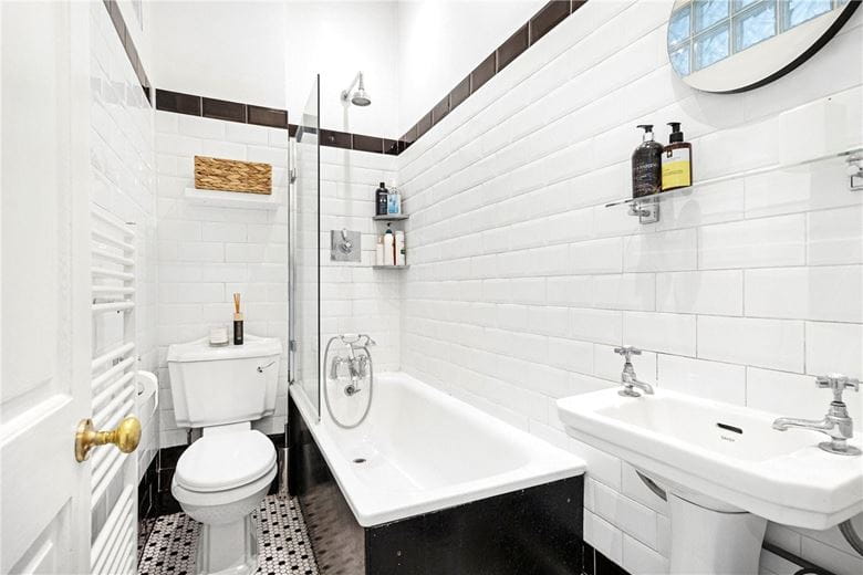 2 bedroom flat, East Hill, London SW18 - Available