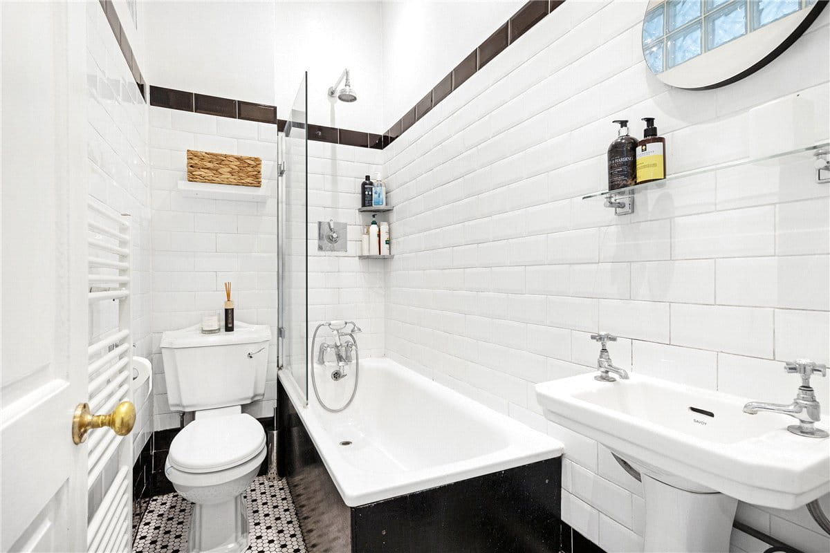 2 bedroom flat, East Hill, London SW18 - Available