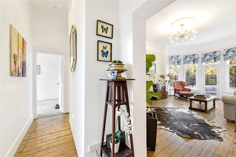 2 bedroom flat, Nightingale Lane, London SW12 - Available