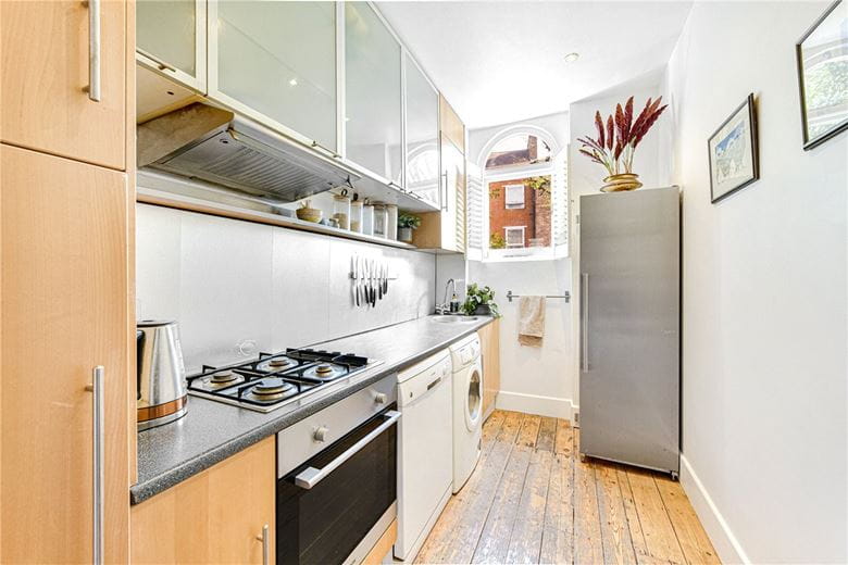 2 bedroom flat, Nightingale Lane, London SW12 - Available