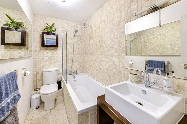 2 bedroom flat, Nightingale Lane, London SW12 - Available
