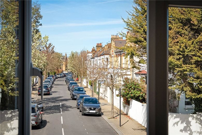 3 bedroom house, Sarsfeld Road, London SW12 - Available