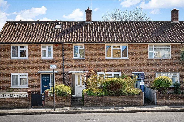 3 bedroom house, Sarsfeld Road, London SW12 - Available