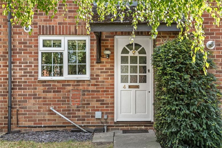 2 bedroom house, St. Benets Close, London SW17 - Available