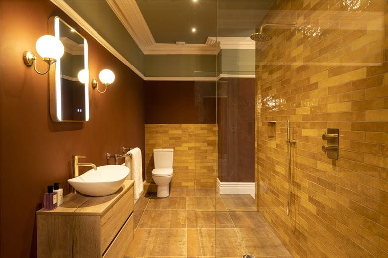 6 bedroom house, Harlow Moor Drive, Harrogate HG2