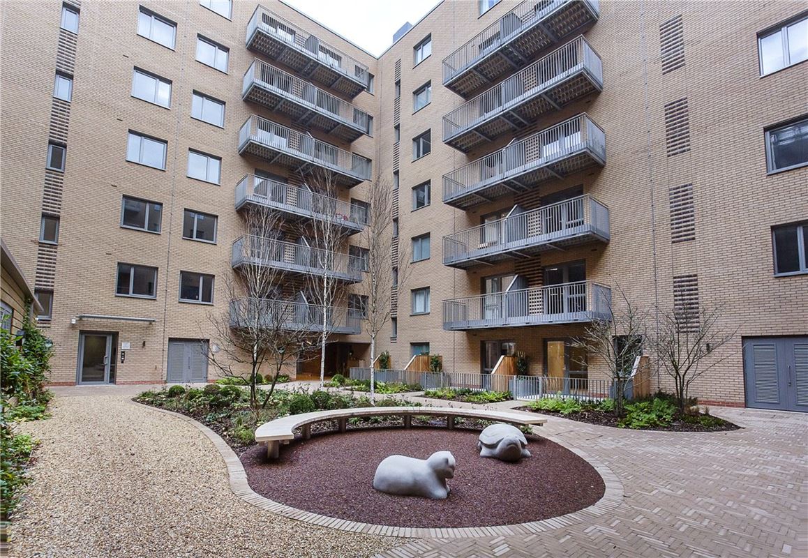 2 bedroom flat, Bellerby Court, Leetham Lane YO1