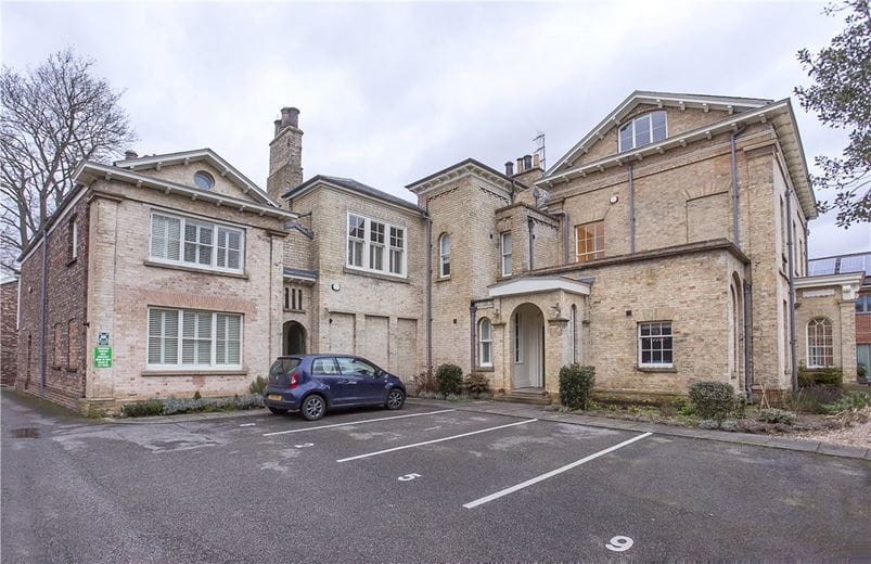 2 bedroom flat, Heworth Croft, York YO31