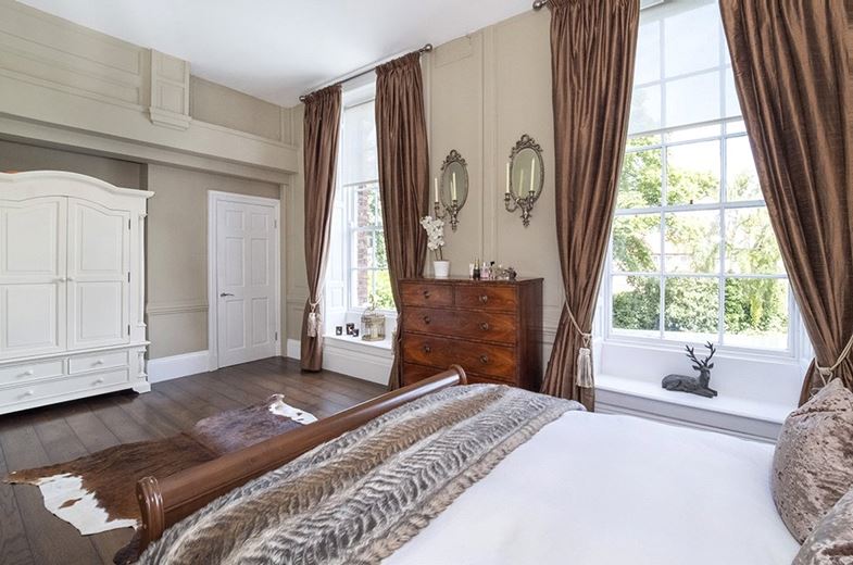 2 bedroom flat, Low Petergate, York YO1