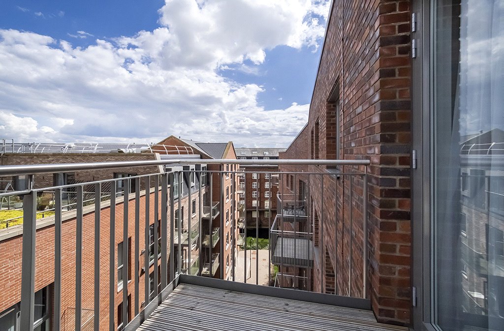 3 bedroom flat, Bellerby Court, Core 2 YO1
