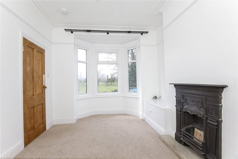 2 bedroom house, Knavesmire Crescent, York YO23