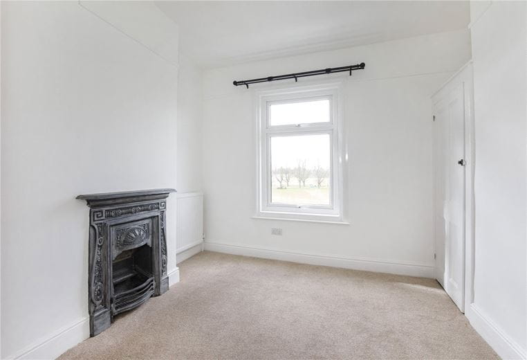 2 bedroom house, Knavesmire Crescent, York YO23