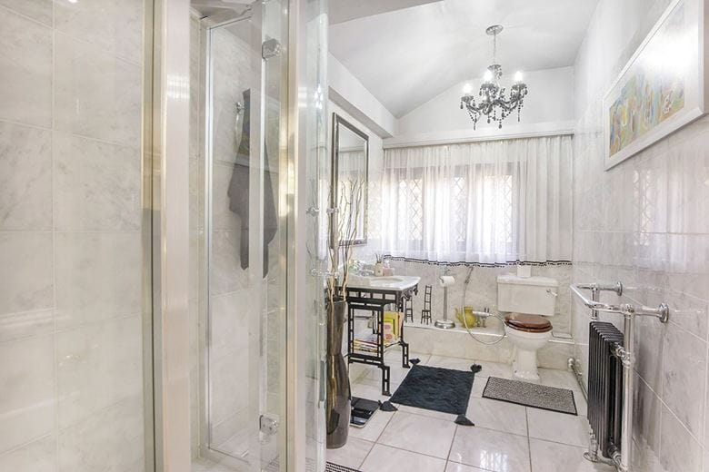 6 bedroom house, Royds Hall, Royds Hall Lane BD12 - Available